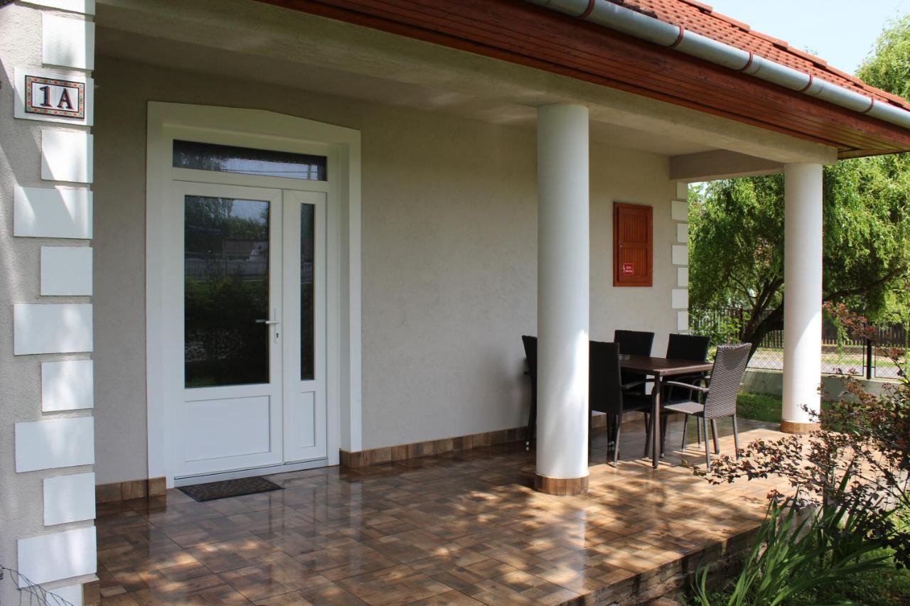 Petita Garden Apartman Сиофок Екстериор снимка