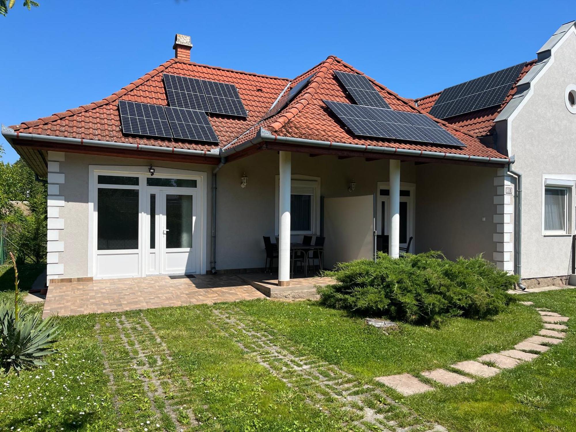 Petita Garden Apartman Сиофок Екстериор снимка