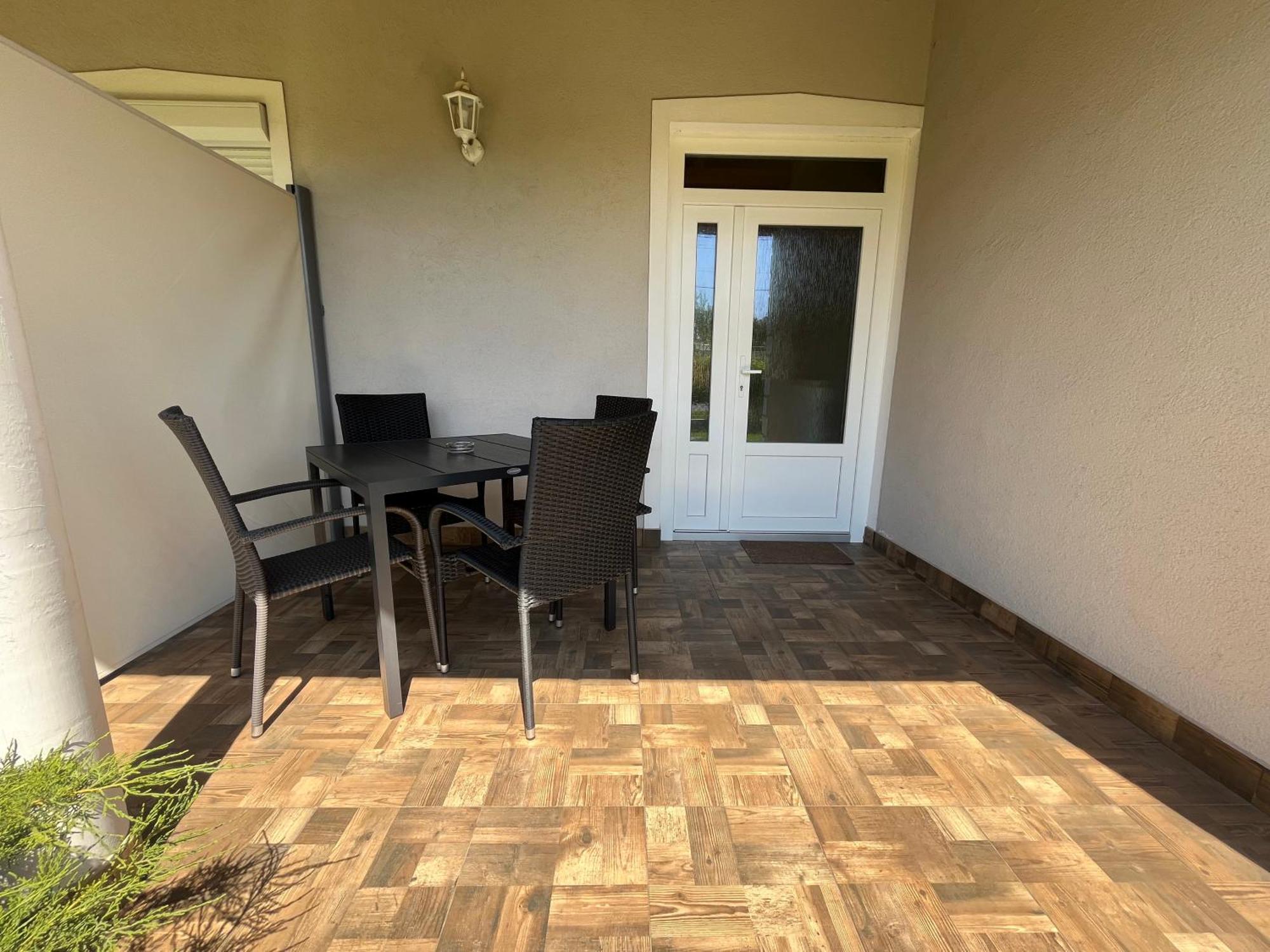 Petita Garden Apartman Сиофок Екстериор снимка