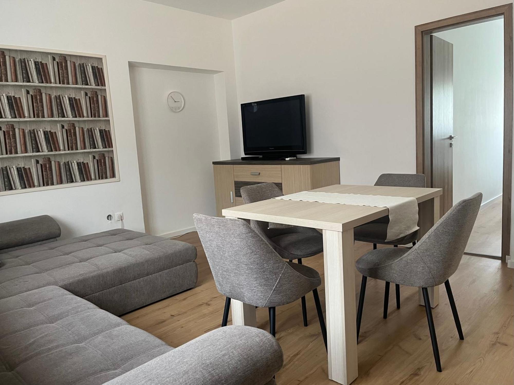Petita Garden Apartman Сиофок Екстериор снимка