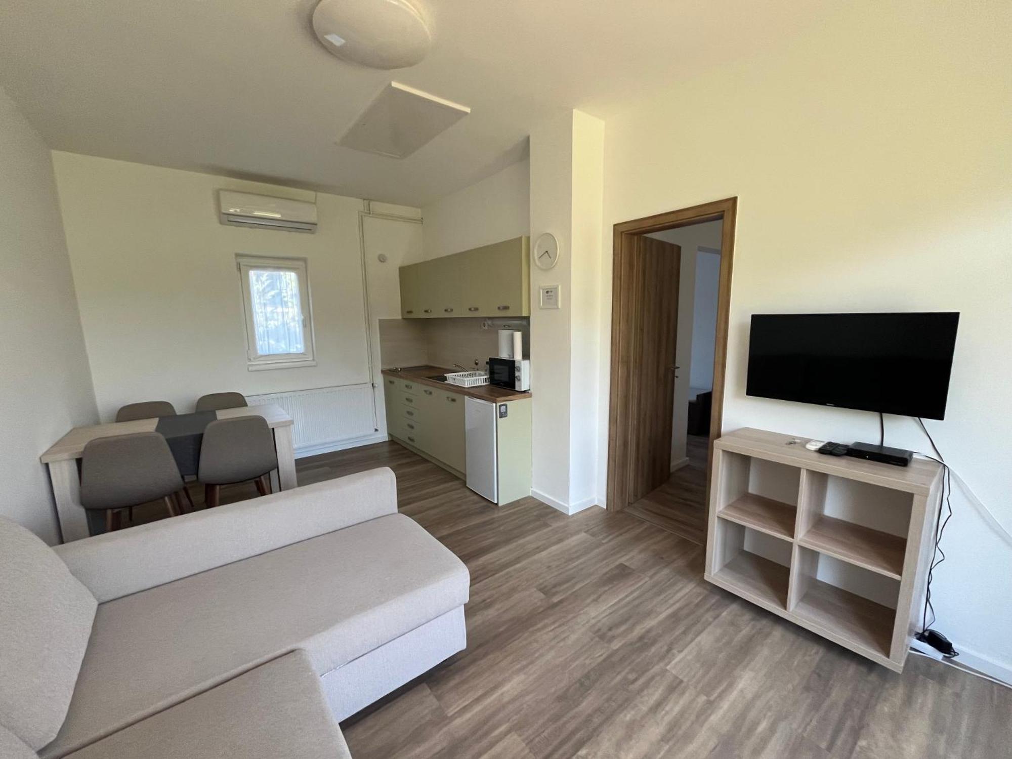 Petita Garden Apartman Сиофок Екстериор снимка